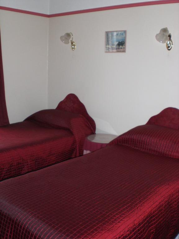 Melville Lodge Gatwick Χόρλι Δωμάτιο φωτογραφία