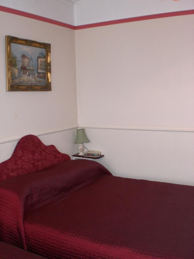 Melville Lodge Gatwick Χόρλι Δωμάτιο φωτογραφία
